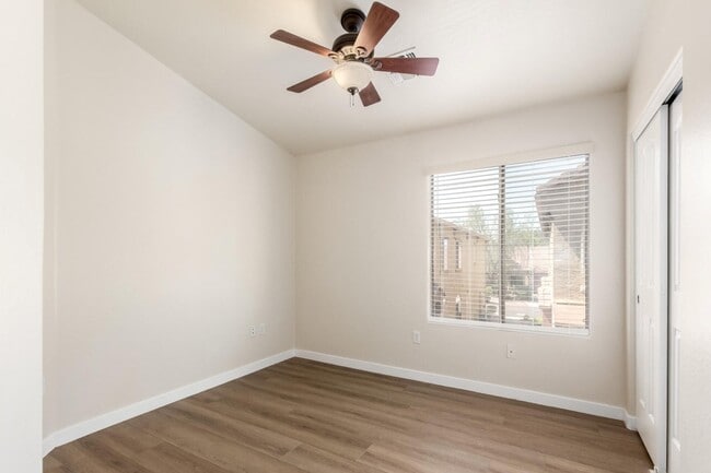 Building Photo - 2250 E Deer Valley Dr