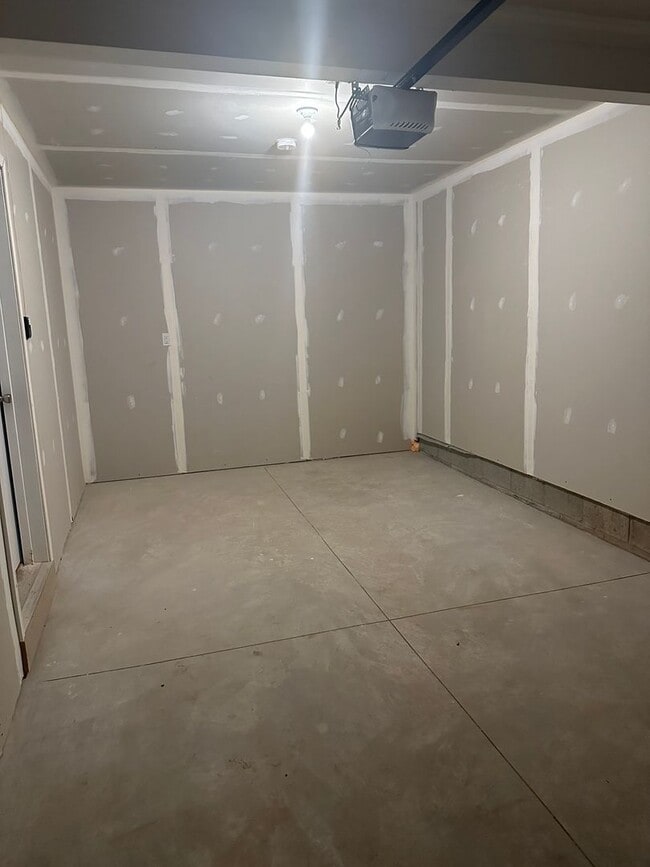 Building Photo - 1511 Red Fern Dr