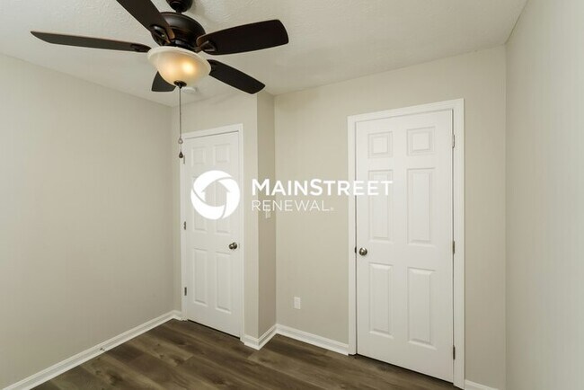 Building Photo - 3 Bedroom Pet-Friendly Home in SHEPHERDSVILLE, KY with Main Street Renewal