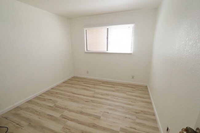 Building Photo - 751 Los Felices Cir W