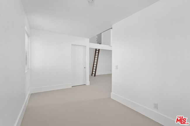 Building Photo - 558 Rose Ave