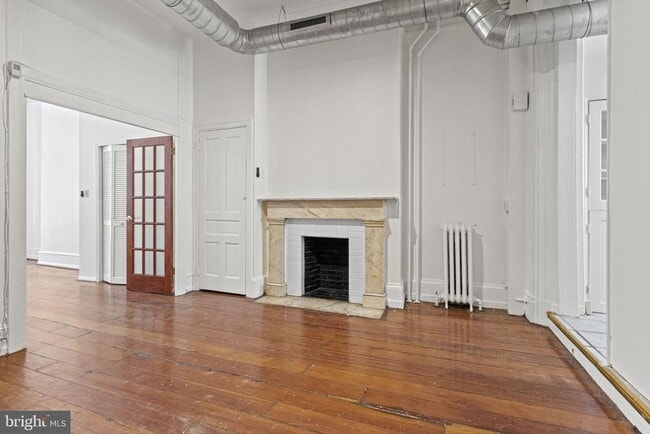 Building Photo - 328 S 15th St