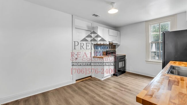 Building Photo - 38 29th St
