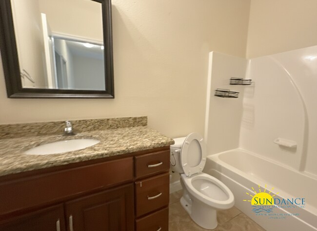 Building Photo - Beautiful 3 Bedroom Townhouse in The Palm Reserve