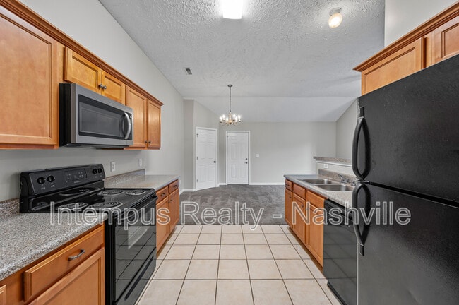 Building Photo - 553 Rose Cottage Cir