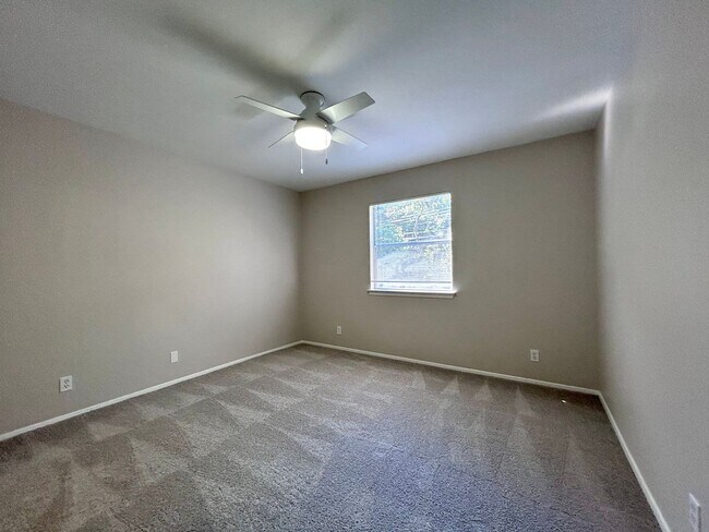 Building Photo - 1707 Waterloo Tr