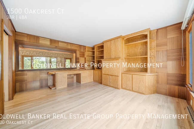 Building Photo - 1500 Oakcrest Ct