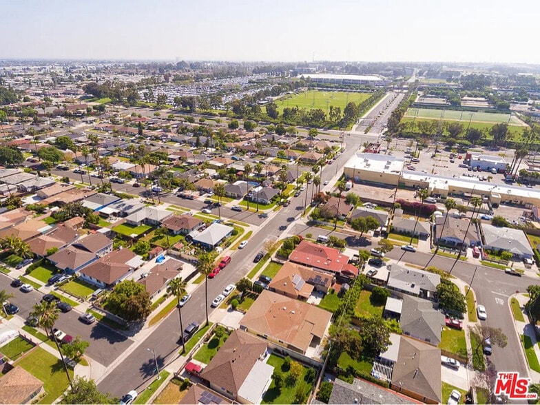 Building Photo - 430 E 184th St