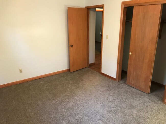 Building Photo - 3 Bed 2 Bath Springfield, MO