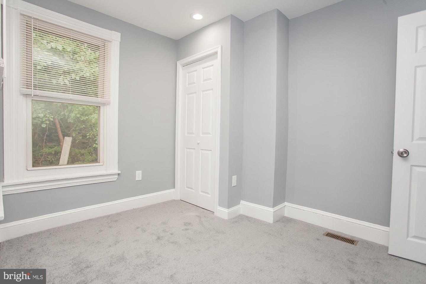 Building Photo - 5229 Ridge Ave