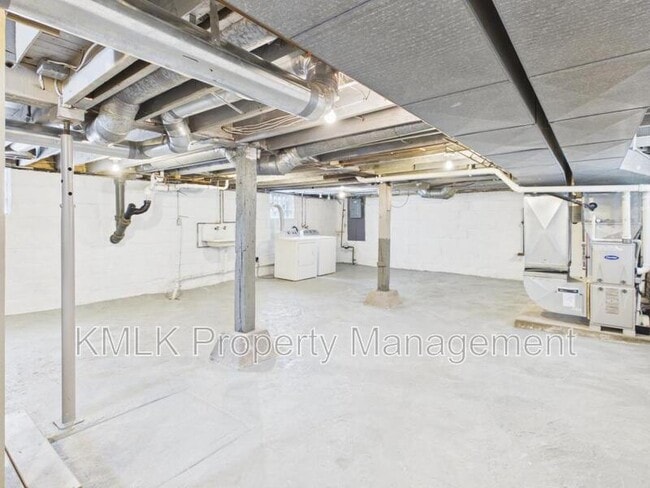 Building Photo - 1238 Sawyer Ave