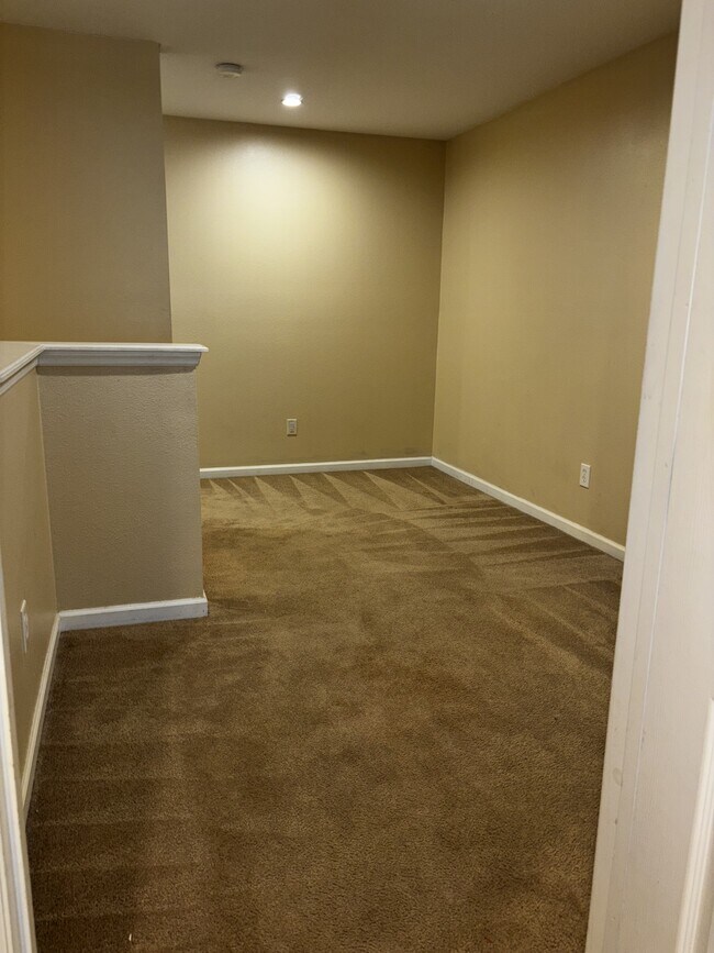 Building Photo - 6844 Misty View Dr