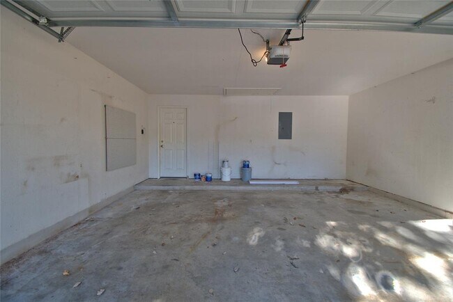 Building Photo - 120 Greenside Ln