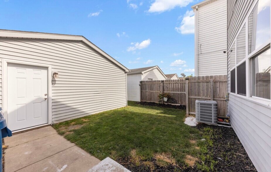 Building Photo - 2024 Grayhawk Dr