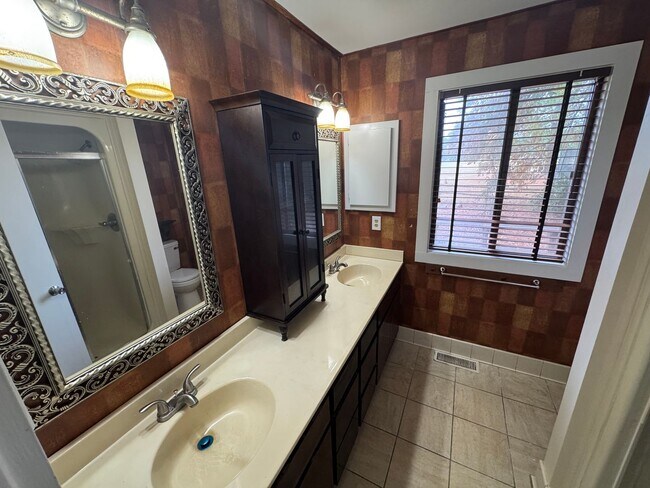 Building Photo - 3 Bedroom 3 Bath Beauty on Golf Course with Wet Bar and Storage Building