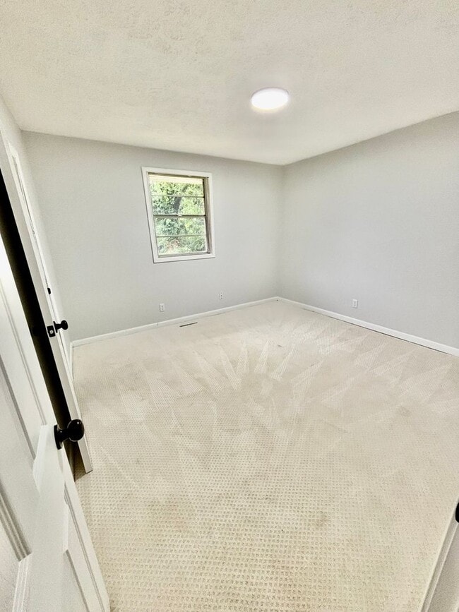 Building Photo - 3 Bedroom Ranch for Rent!