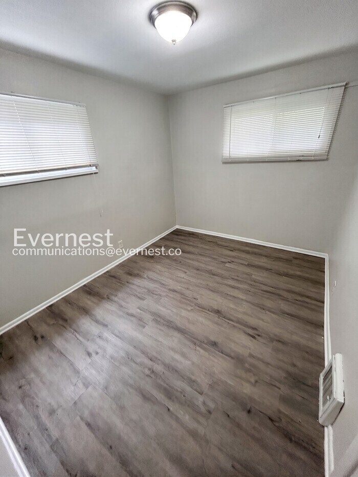 Building Photo - 7826 Blandford Dr