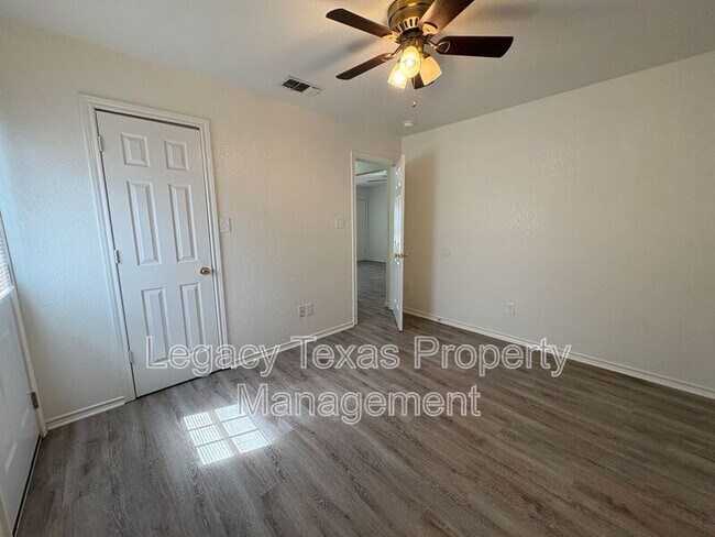 Building Photo - 404 N Anglin St