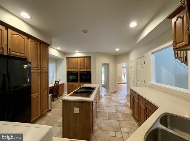 Building Photo - 13385 Forsythe Rd