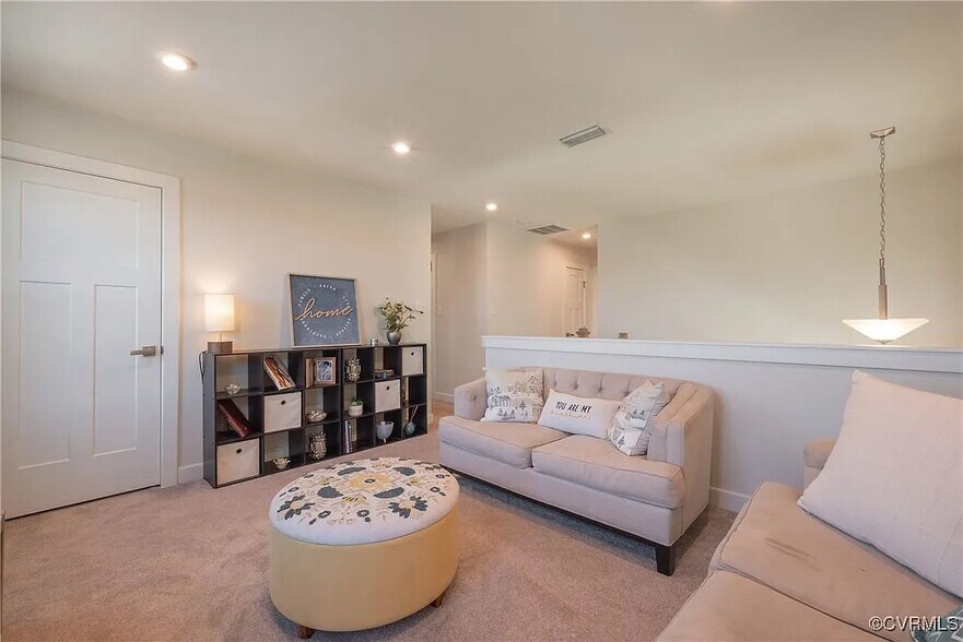 Building Photo - 9332 Janeway Dr