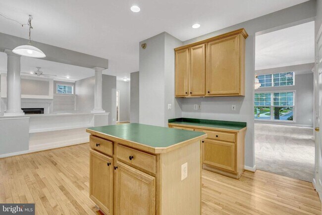 Building Photo - 26161 Rachel Hill Dr
