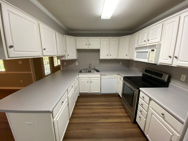 Building Photo - Home for rent in Tuscaloosa! Available to view with a 48 hour notice!