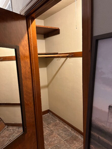 Building Photo - 320 W Hayes St