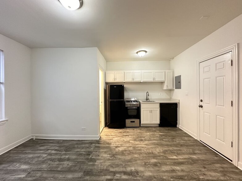 Building Photo - 5710 N Winthrop Ave
