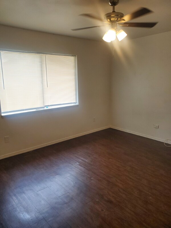 Building Photo - 4001 Salem Dr