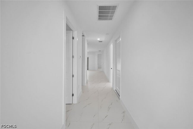 Building Photo - 4985 Fairway Ct
