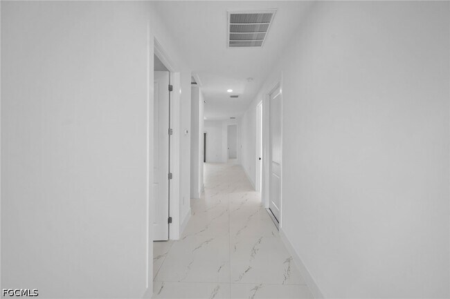 Building Photo - 4987 Fairway Ct