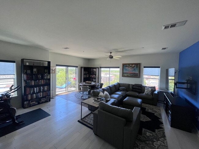 Building Photo - 6444 Burnet Rd