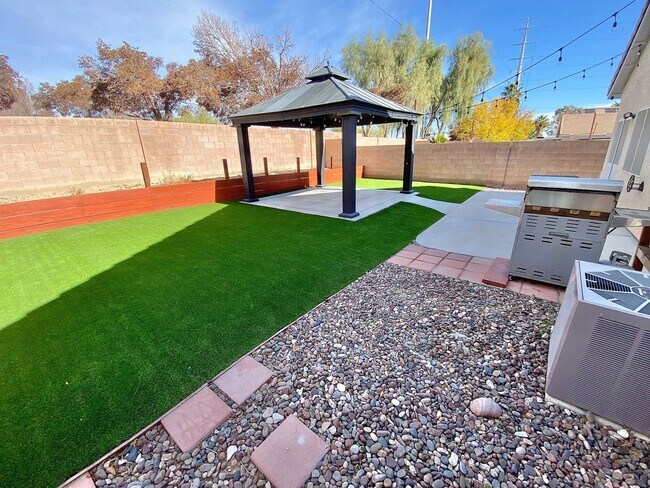 Building Photo - BEAUTIFUL 3 BEDROOM 2 FULL BATHS SINGLE ST...