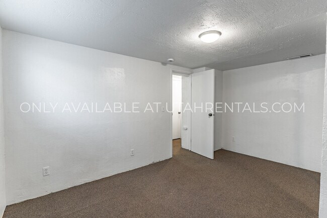 Building Photo - 1278 E 520 S St