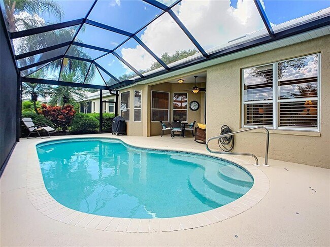 Building Photo - 539 Fallbrook Dr