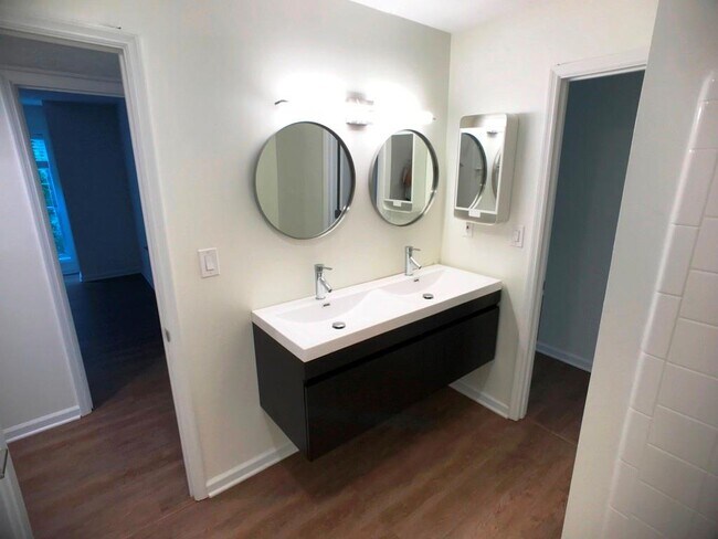 Building Photo - 1104 Riverview Dr