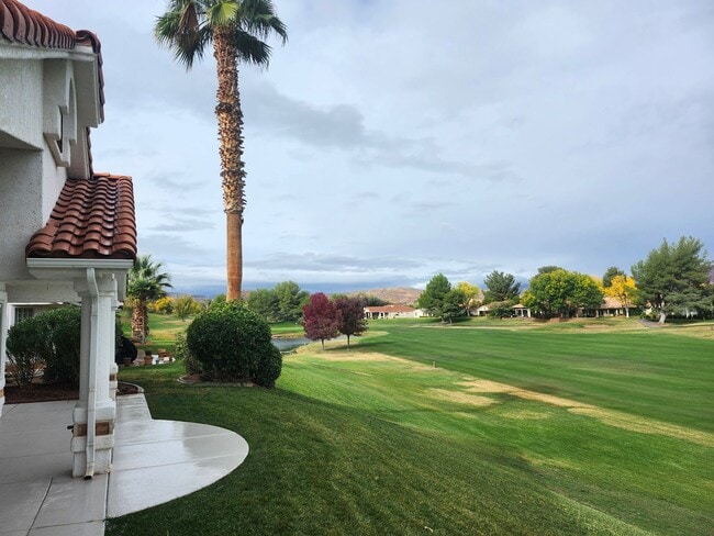 Building Photo - Charming Home Next To Sunbrook Golf Club!