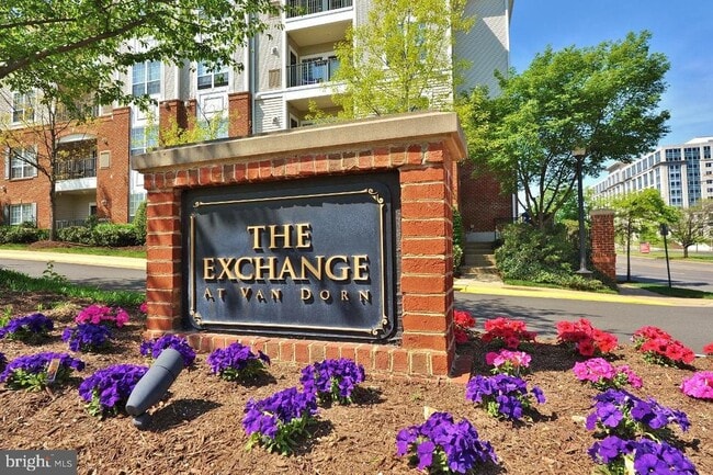 Building Photo - 4850 Eisenhower Ave