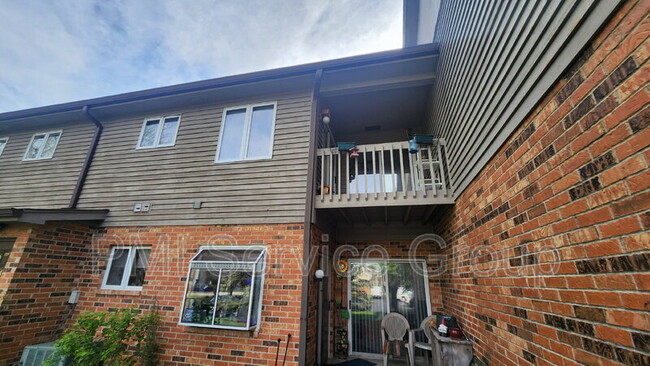 Building Photo - 985 West Ct