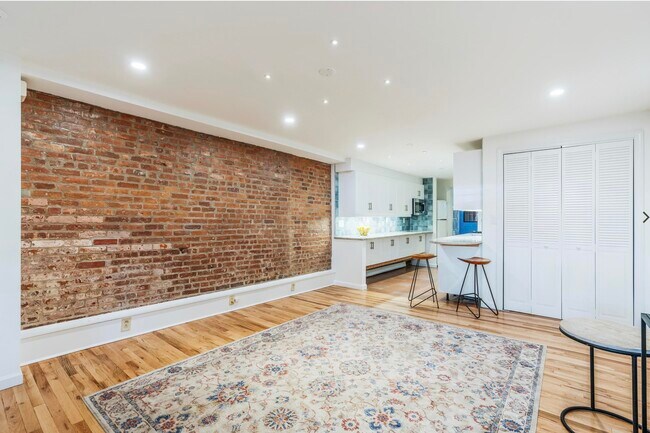 Building Photo - 209.5 4th St