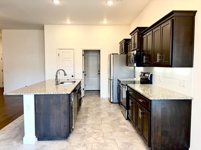 Building Photo - 2108 Birdie Ln