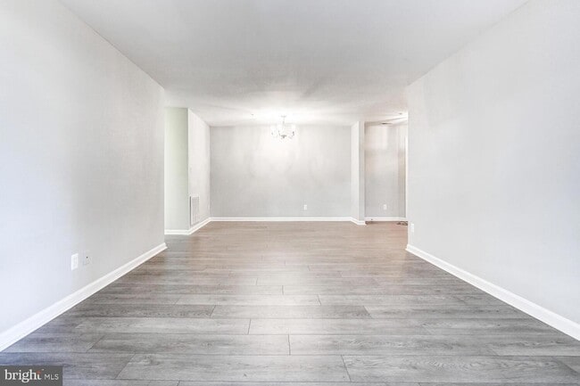 Building Photo - 1301 Sheridan Pl