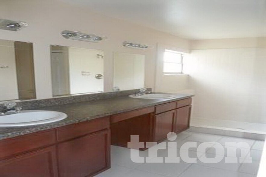 Building Photo - 2143 Opal Dr