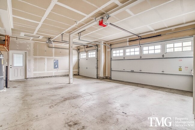 Building Photo - Spacious 4  BD Home with Modern Upgrades in Vancouver