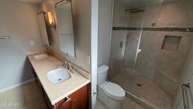 Building Photo - 8625 E Valley View Rd