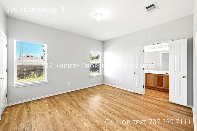 Building Photo - 190 Pecanwood N