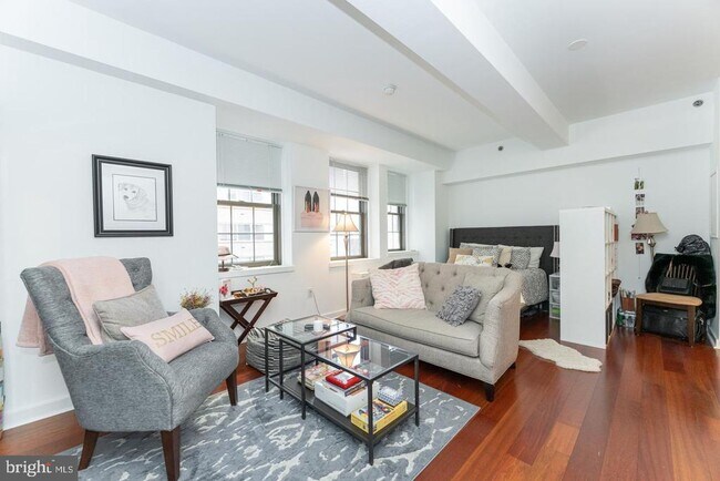 Building Photo - 219 S 18th St