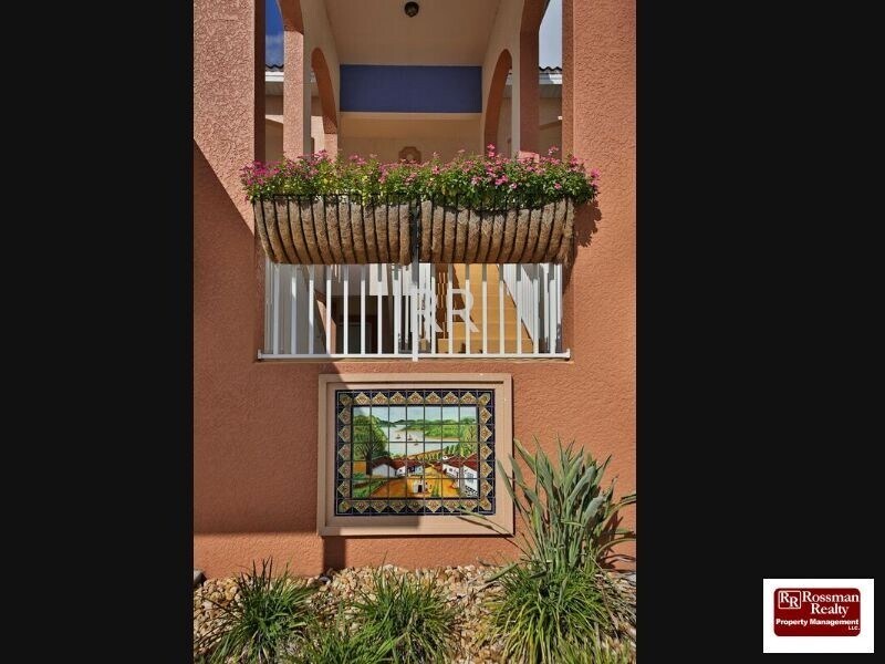 Building Photo - Santa Barbara Villas