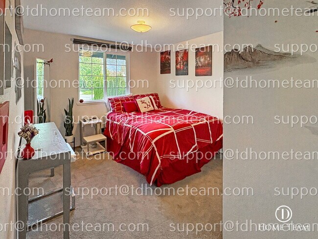 Building Photo - "Charming Lynnwood Home with Finished Basement & Movie Room – Fully Ready for You!"