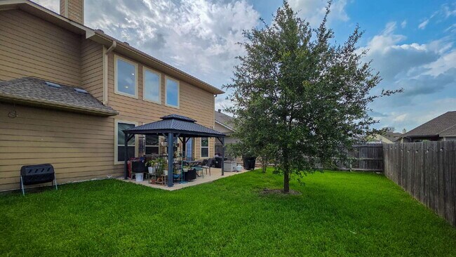Building Photo - 2025 Stubbs Dr